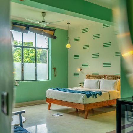 Minimalist One Hauz Khas Village Нью-Дели Экстерьер фото