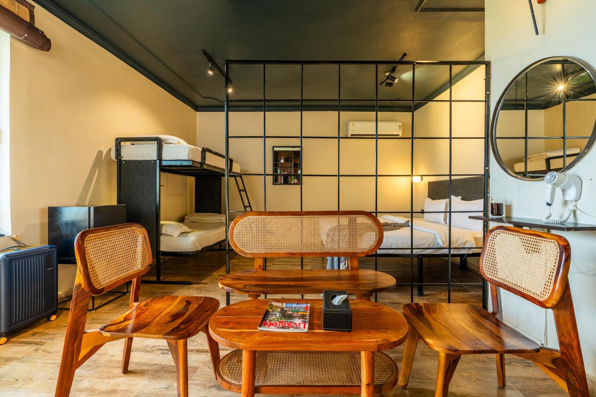 Minimalist One Hauz Khas Village Нью-Дели Экстерьер фото