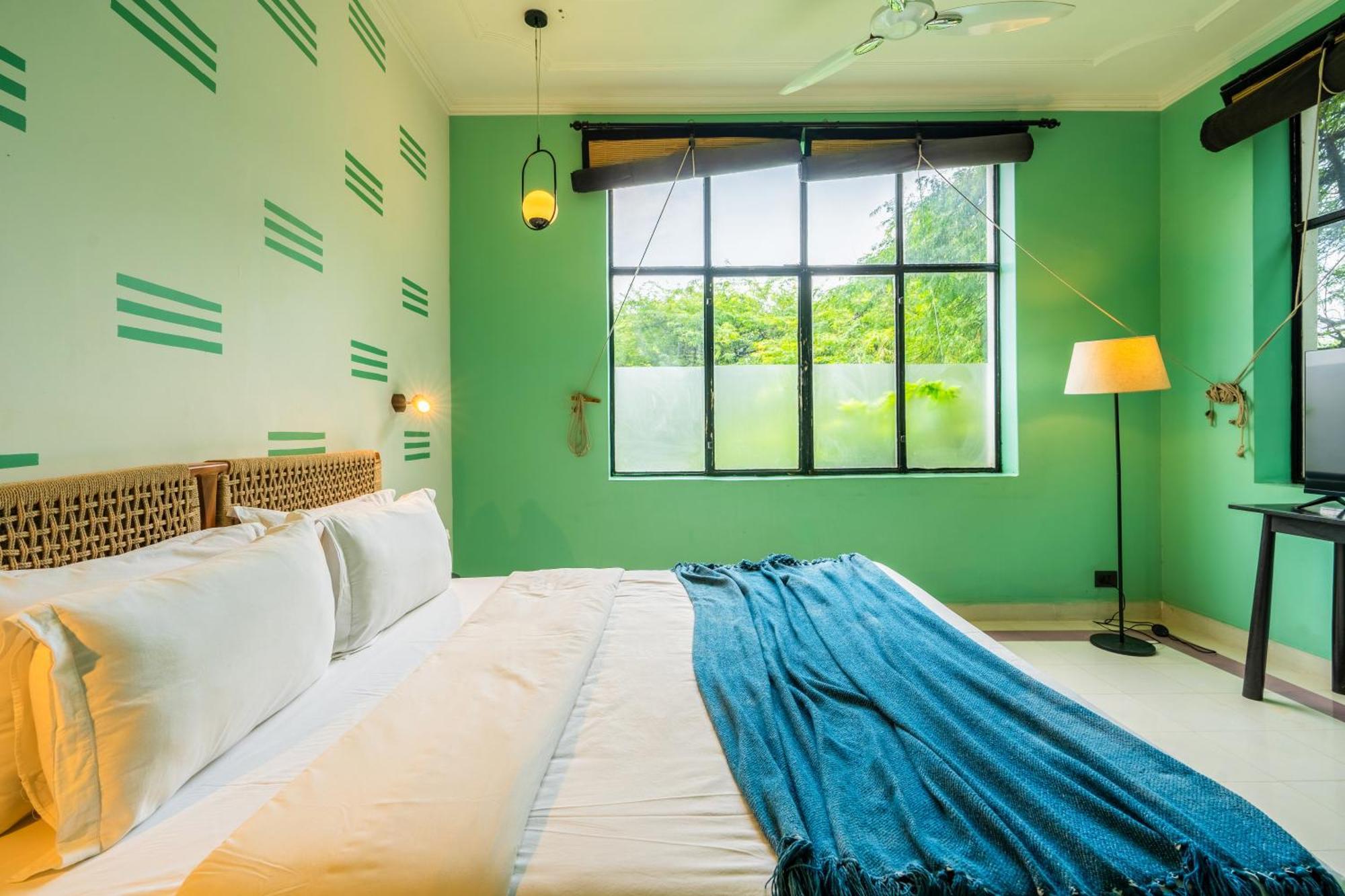 Minimalist One Hauz Khas Village Нью-Дели Экстерьер фото