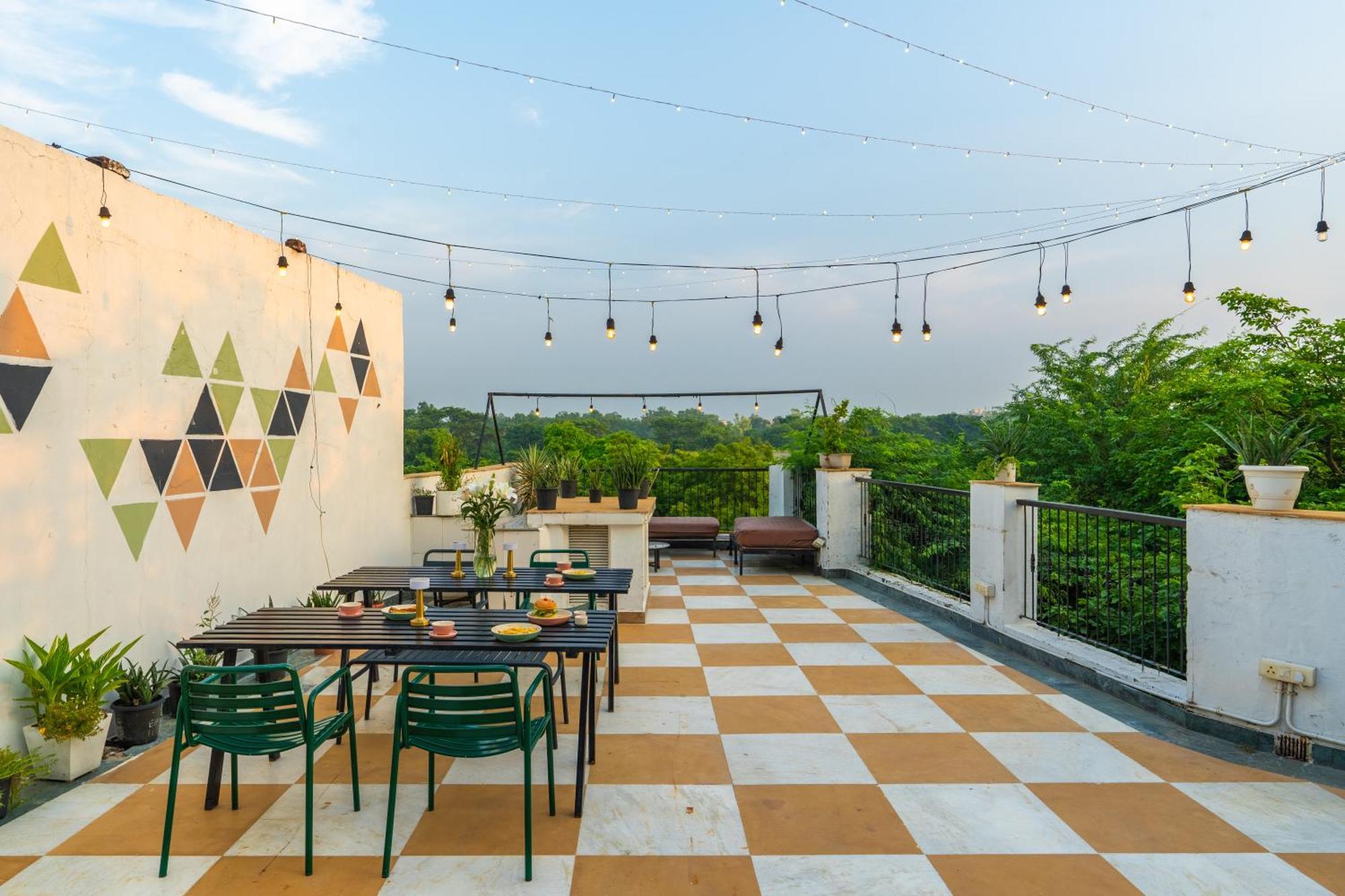 Minimalist One Hauz Khas Village Нью-Дели Экстерьер фото