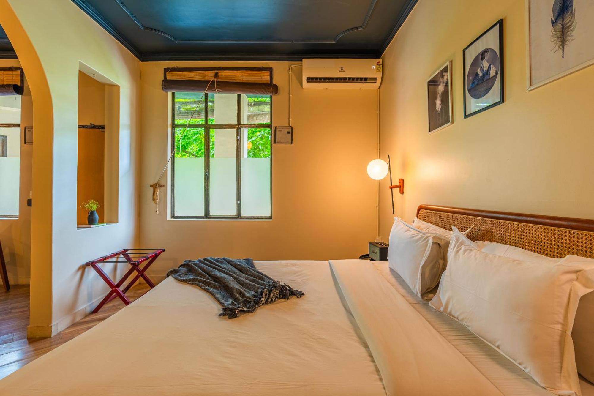 Minimalist One Hauz Khas Village Нью-Дели Экстерьер фото