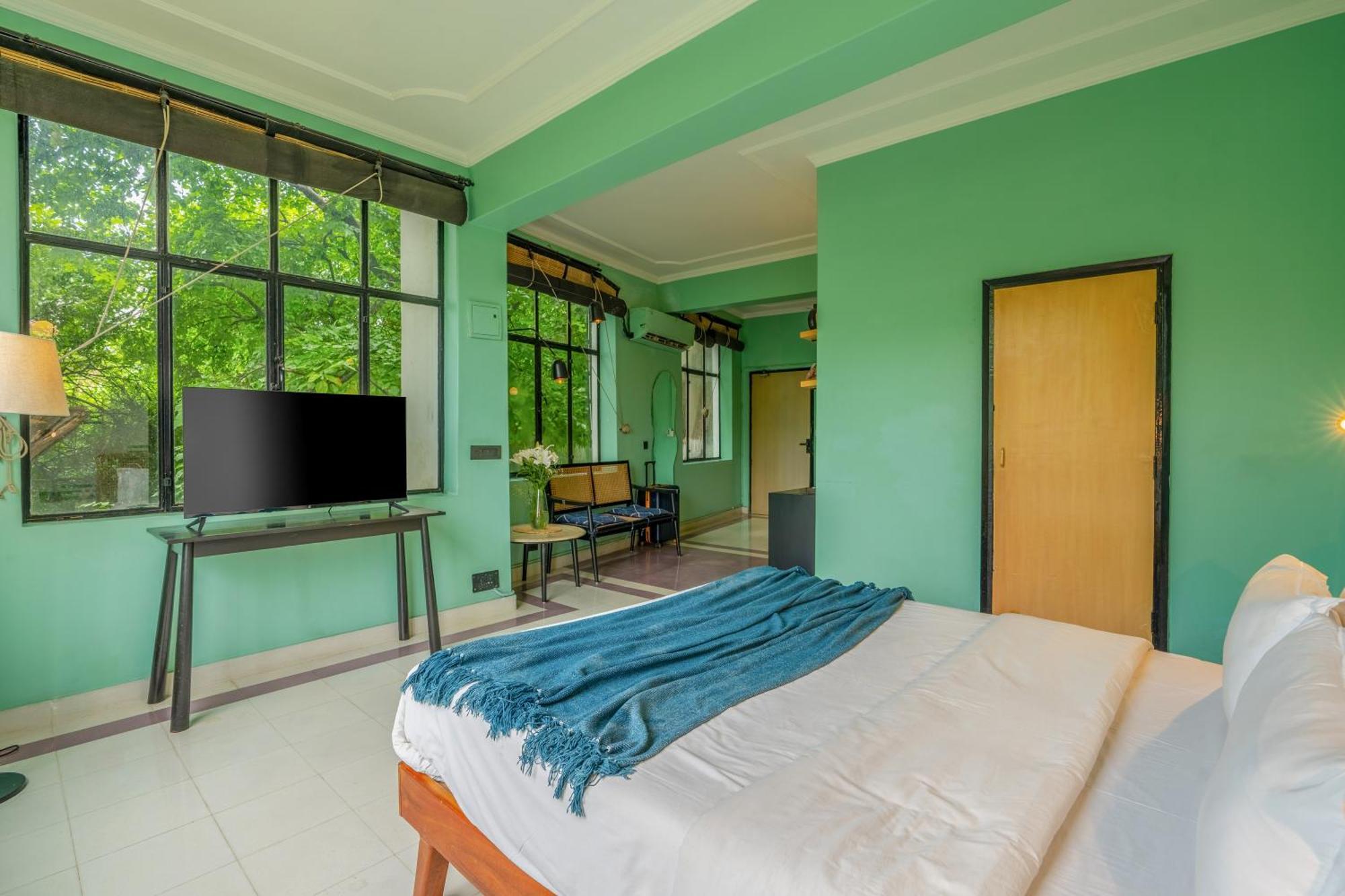 Minimalist One Hauz Khas Village Нью-Дели Экстерьер фото