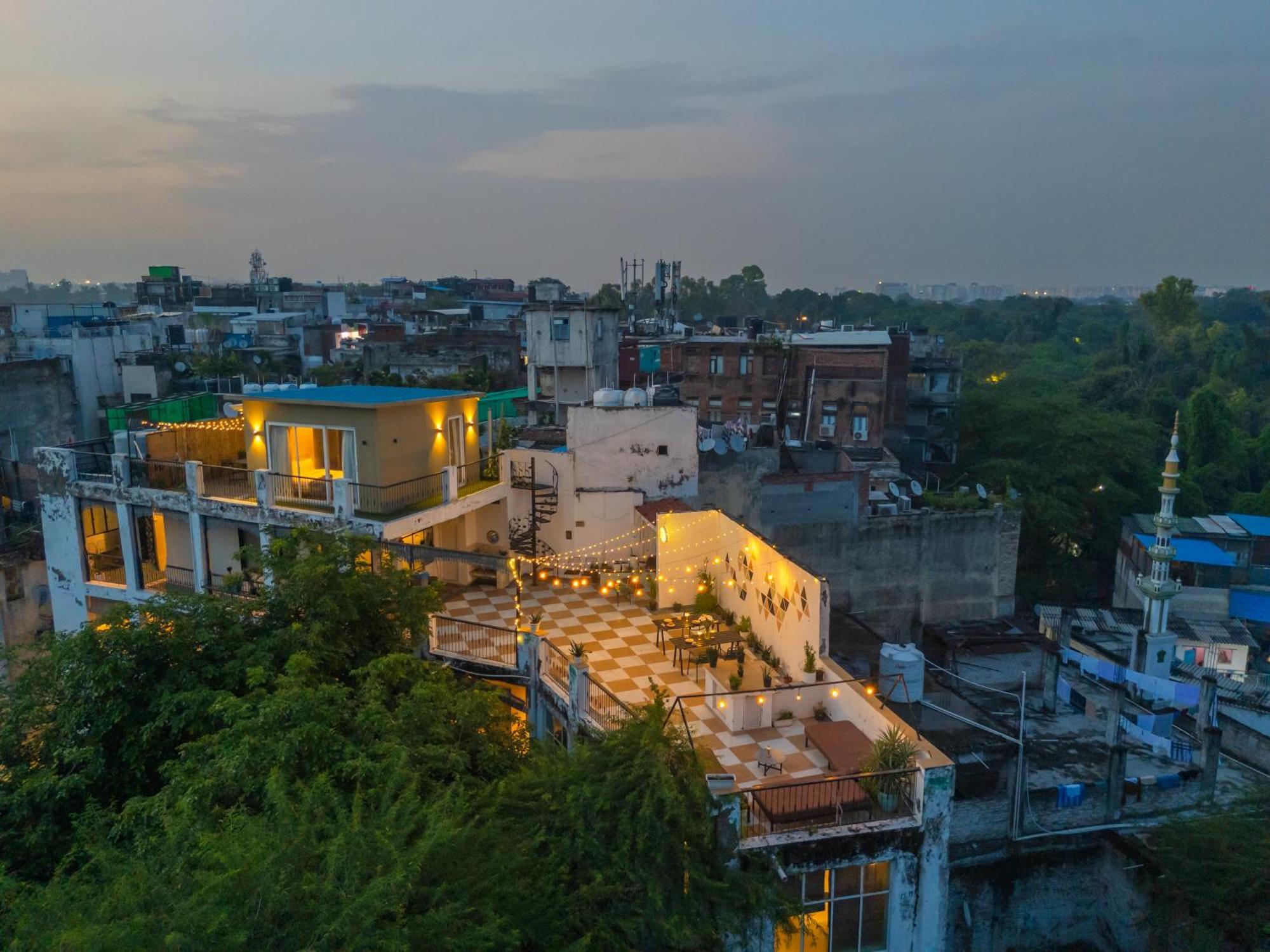 Minimalist One Hauz Khas Village Нью-Дели Экстерьер фото